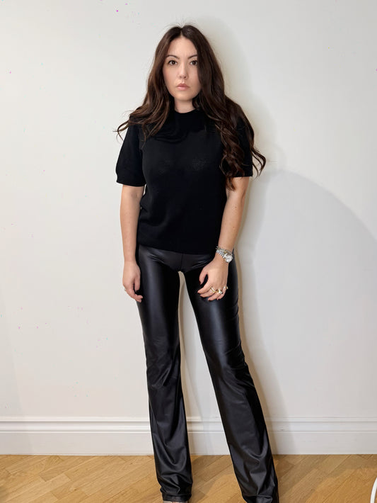 Pantalone aderente dal taglio dritto