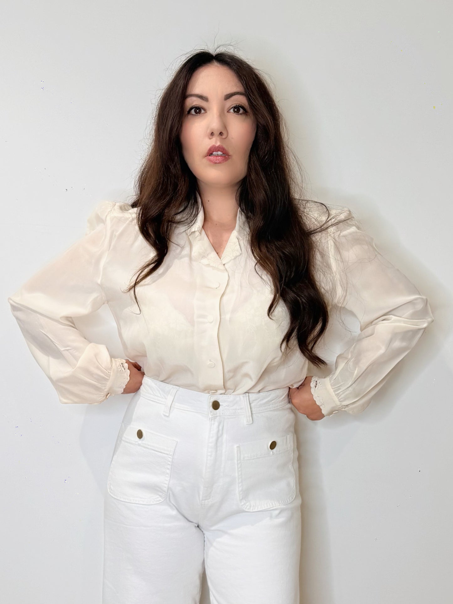 Camicia in pura seta ricamata a mano