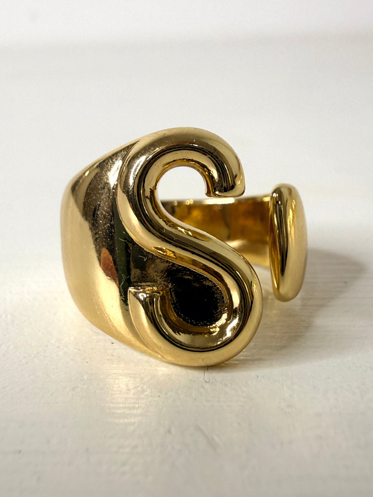 Anello lettera bold