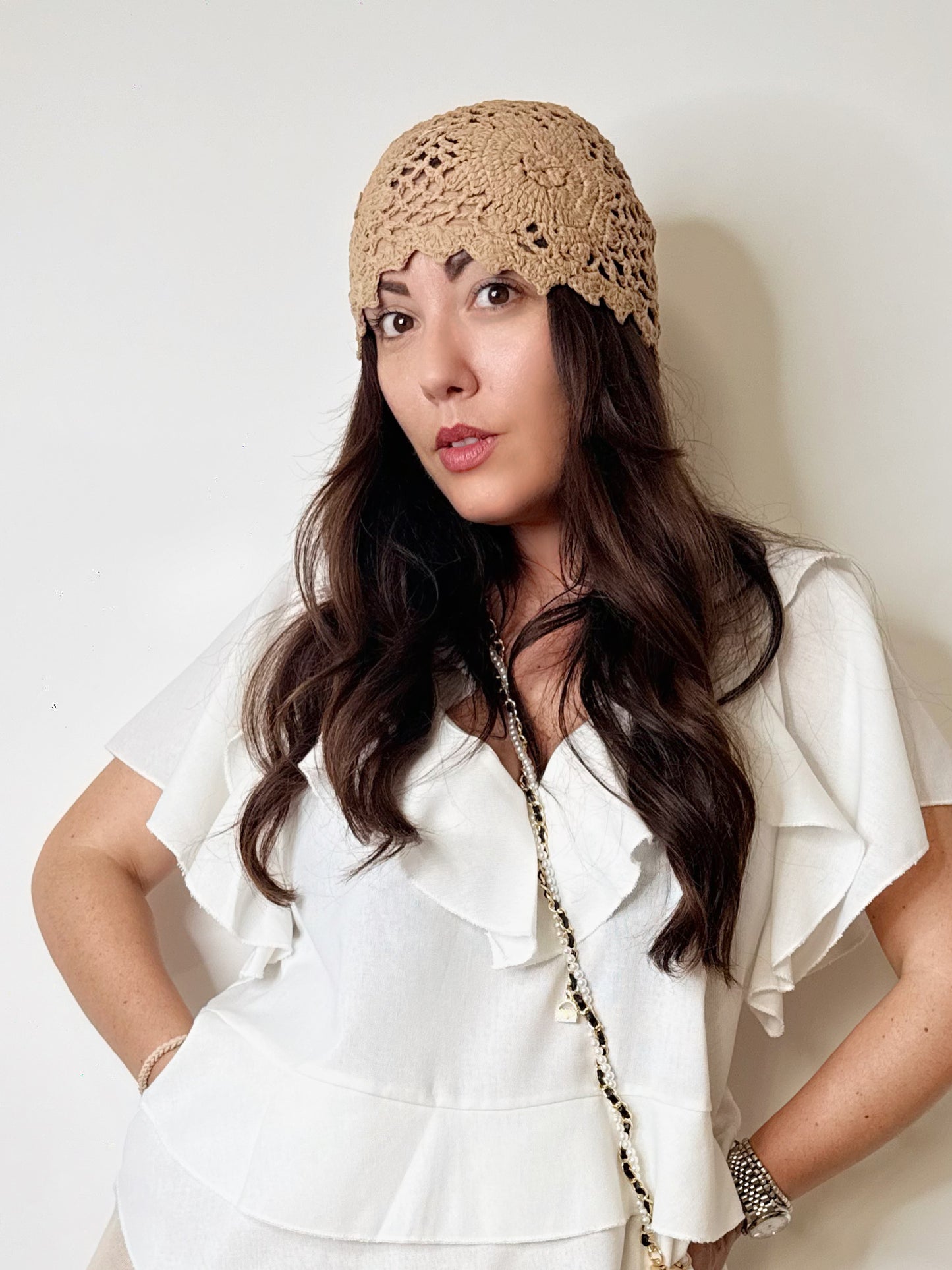 Cappello in crochet camel