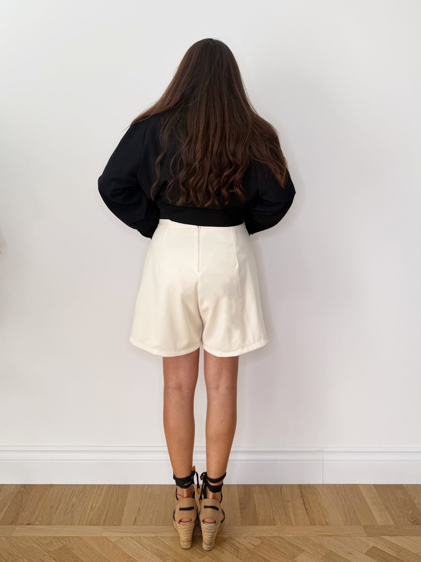 Shorts avorio La Poetessa