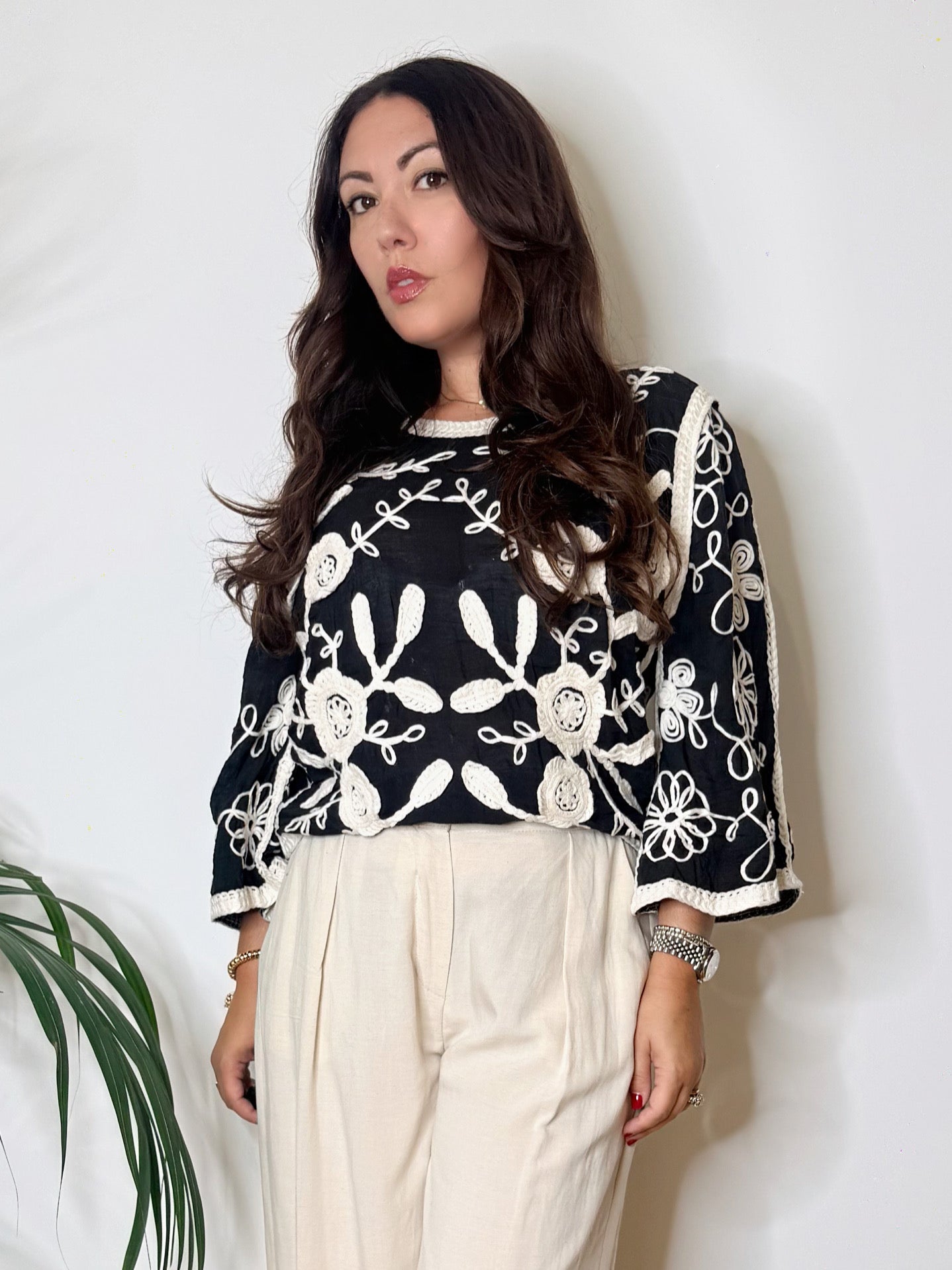 Blusa in mussola ricamata