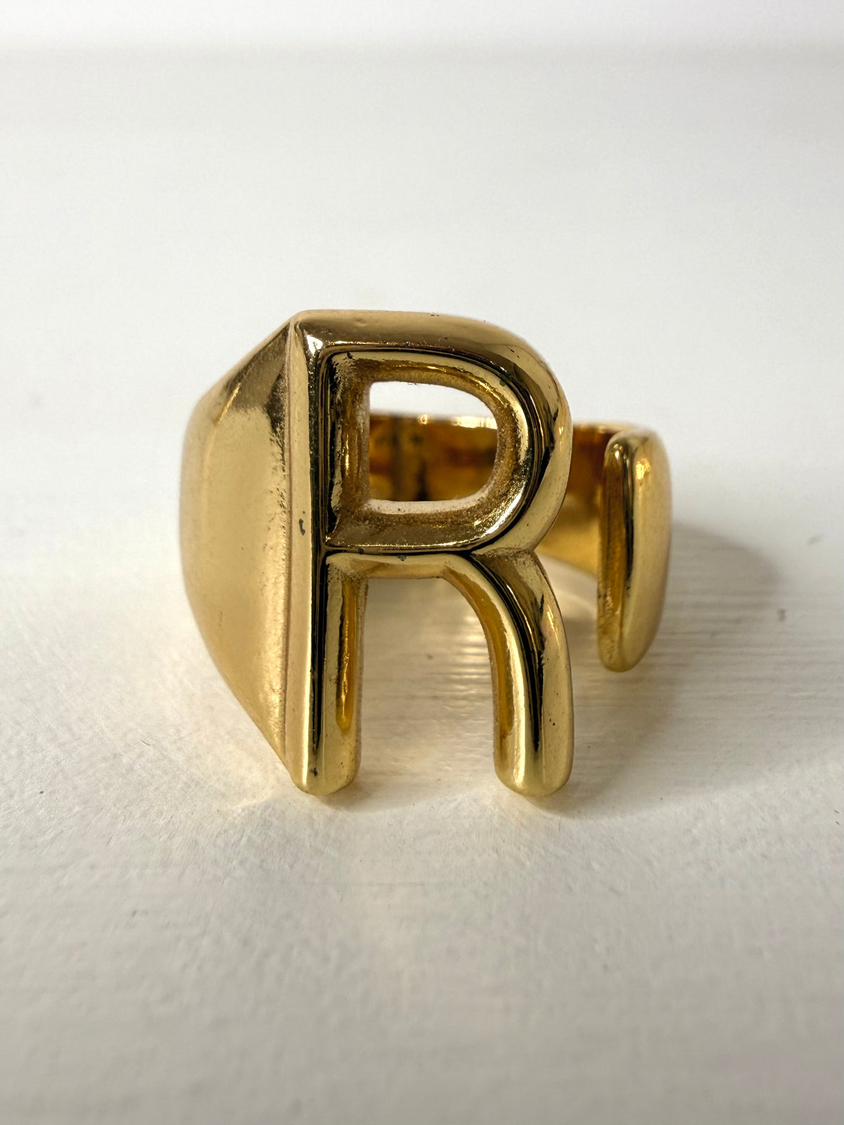 Anello lettera bold