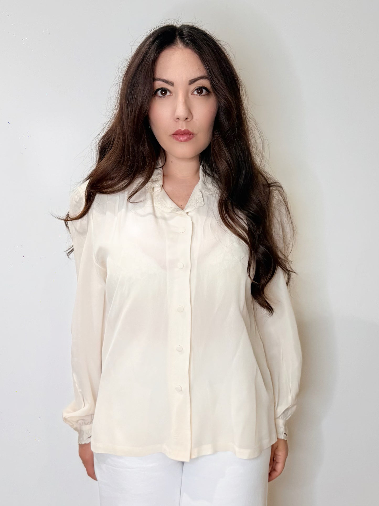 Camicia in pura seta ricamata a mano