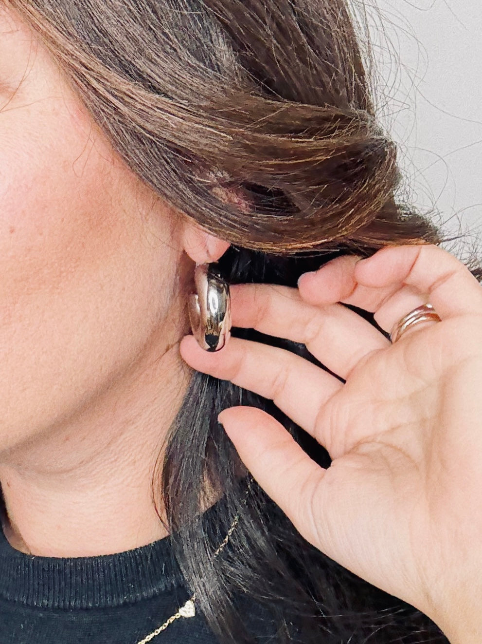 Orecchi bombati cerchi medi silver