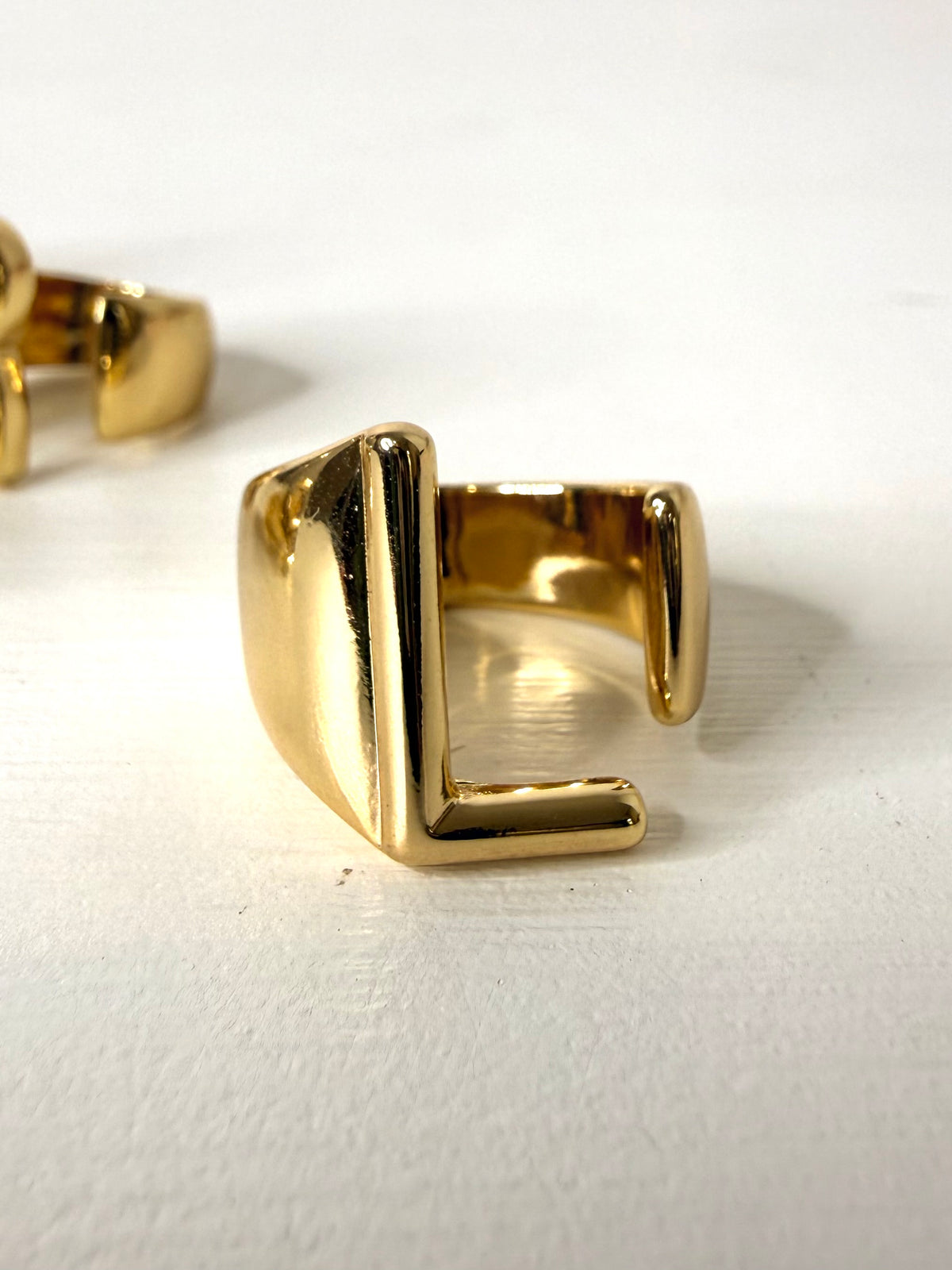 Anello lettera bold