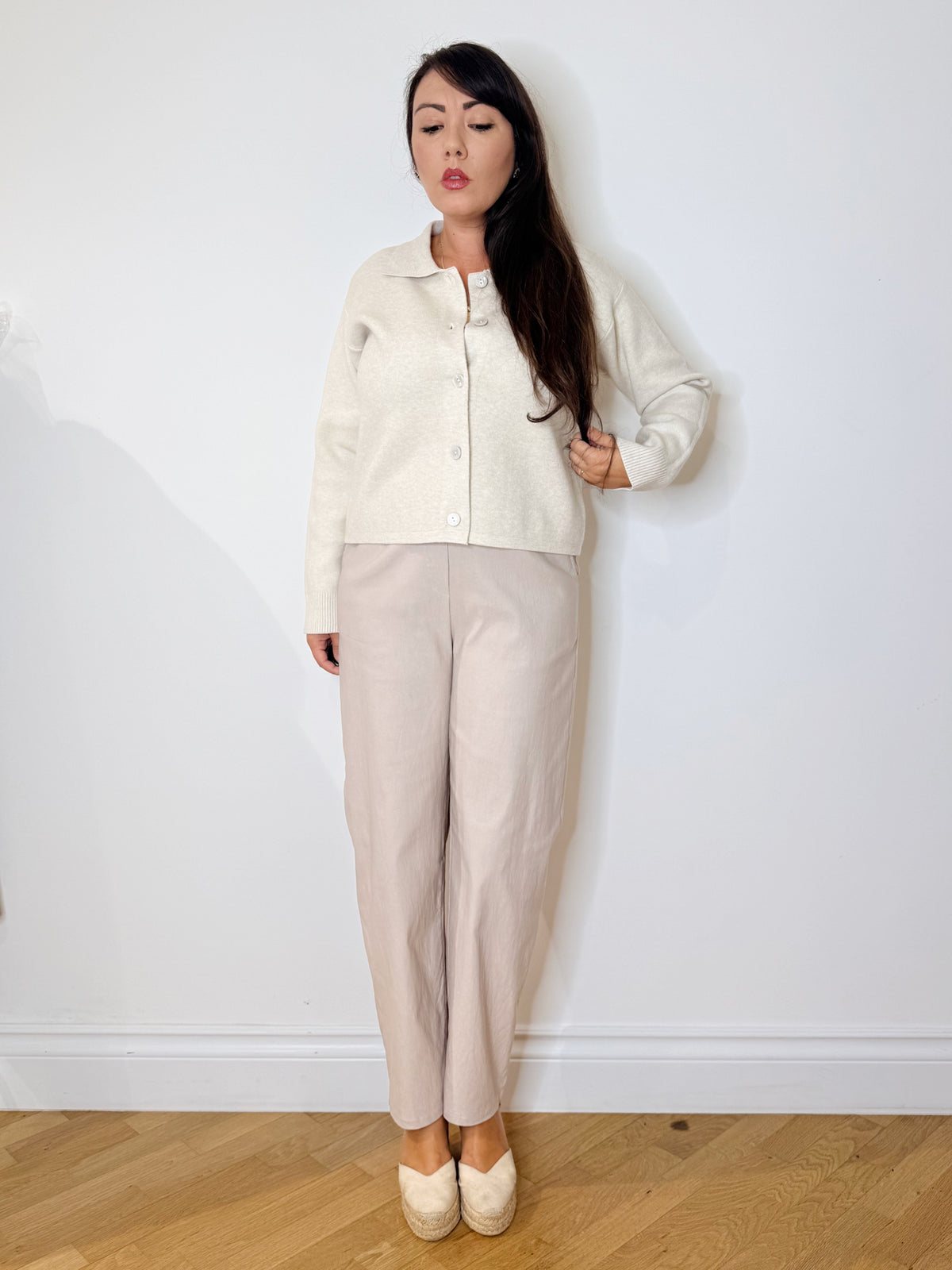 Cardigan con colletto polo panna