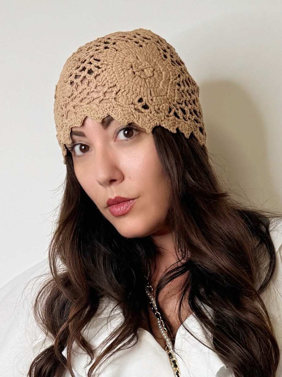 Cappello in crochet camel