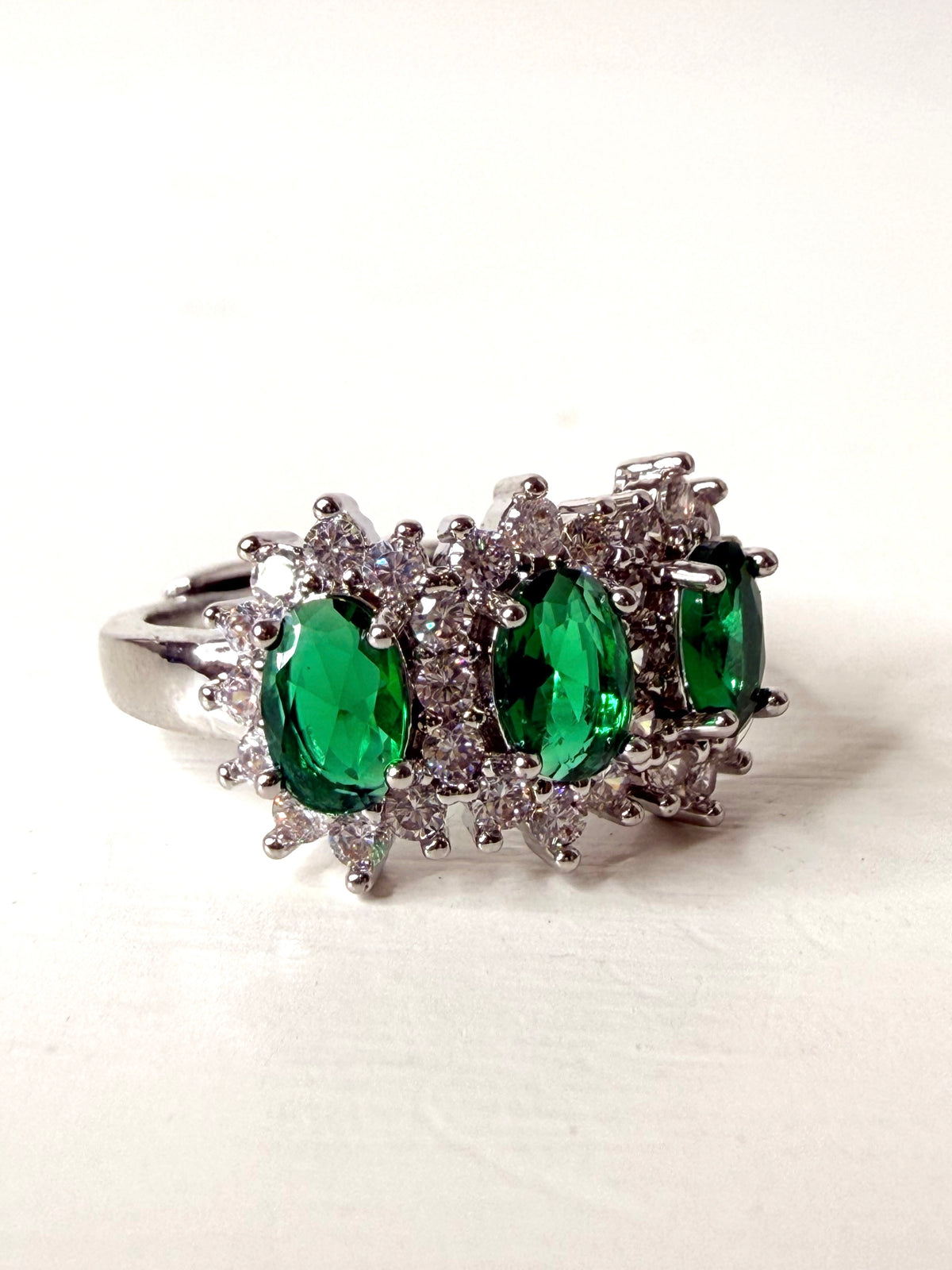 Anello Trilogy verde smeraldo
