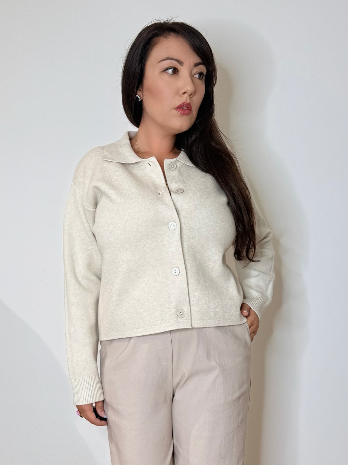 Cardigan con colletto polo panna