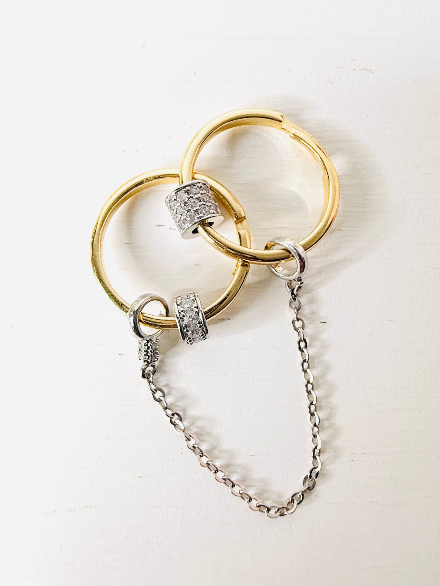 Anello doppia fascia con catena