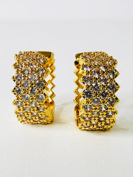 Orecchini cerchietti con pavè di strass