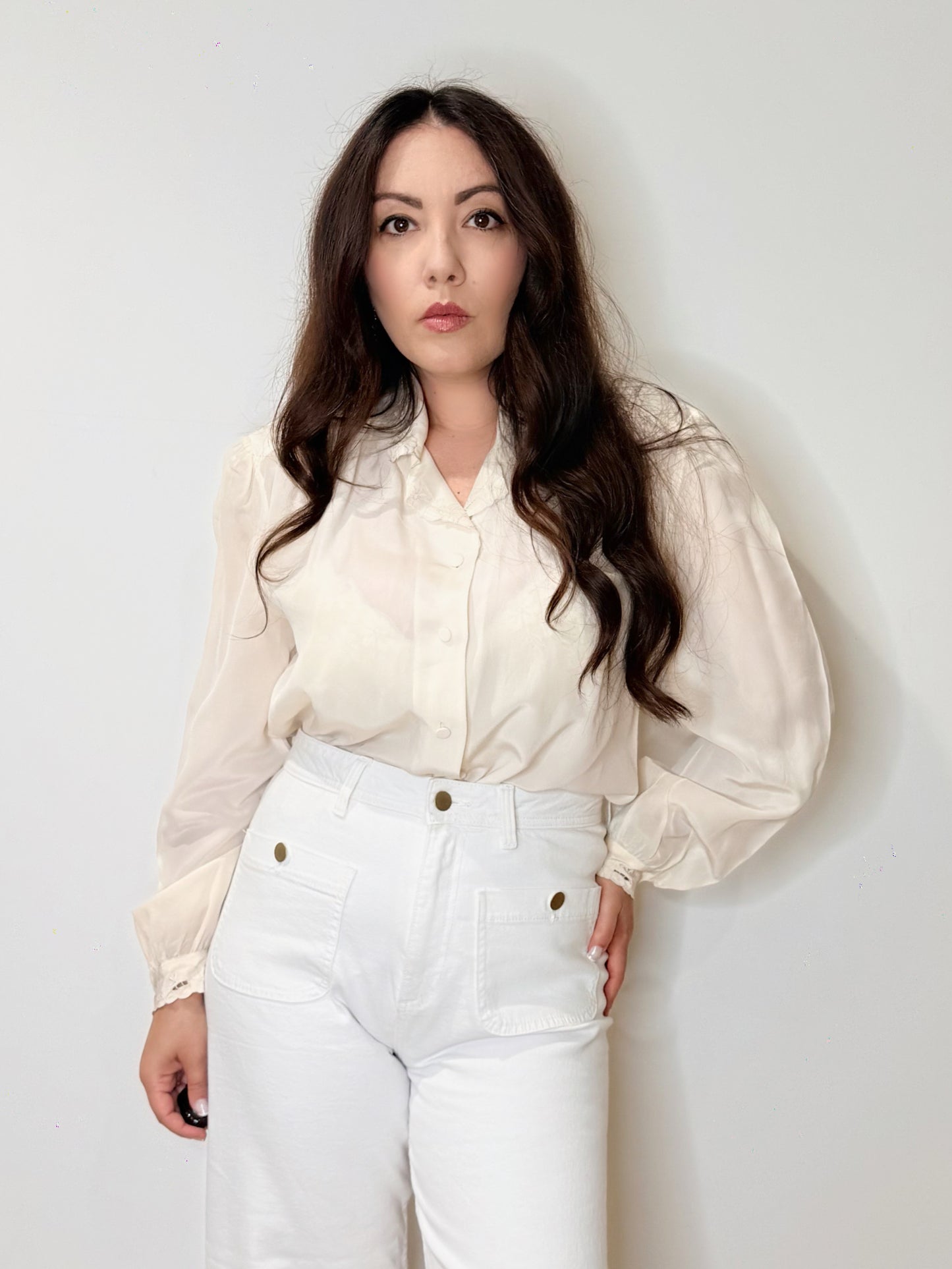 Camicia in pura seta ricamata a mano