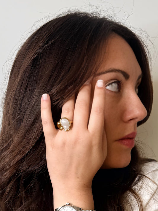 Anello perla asimmetrica