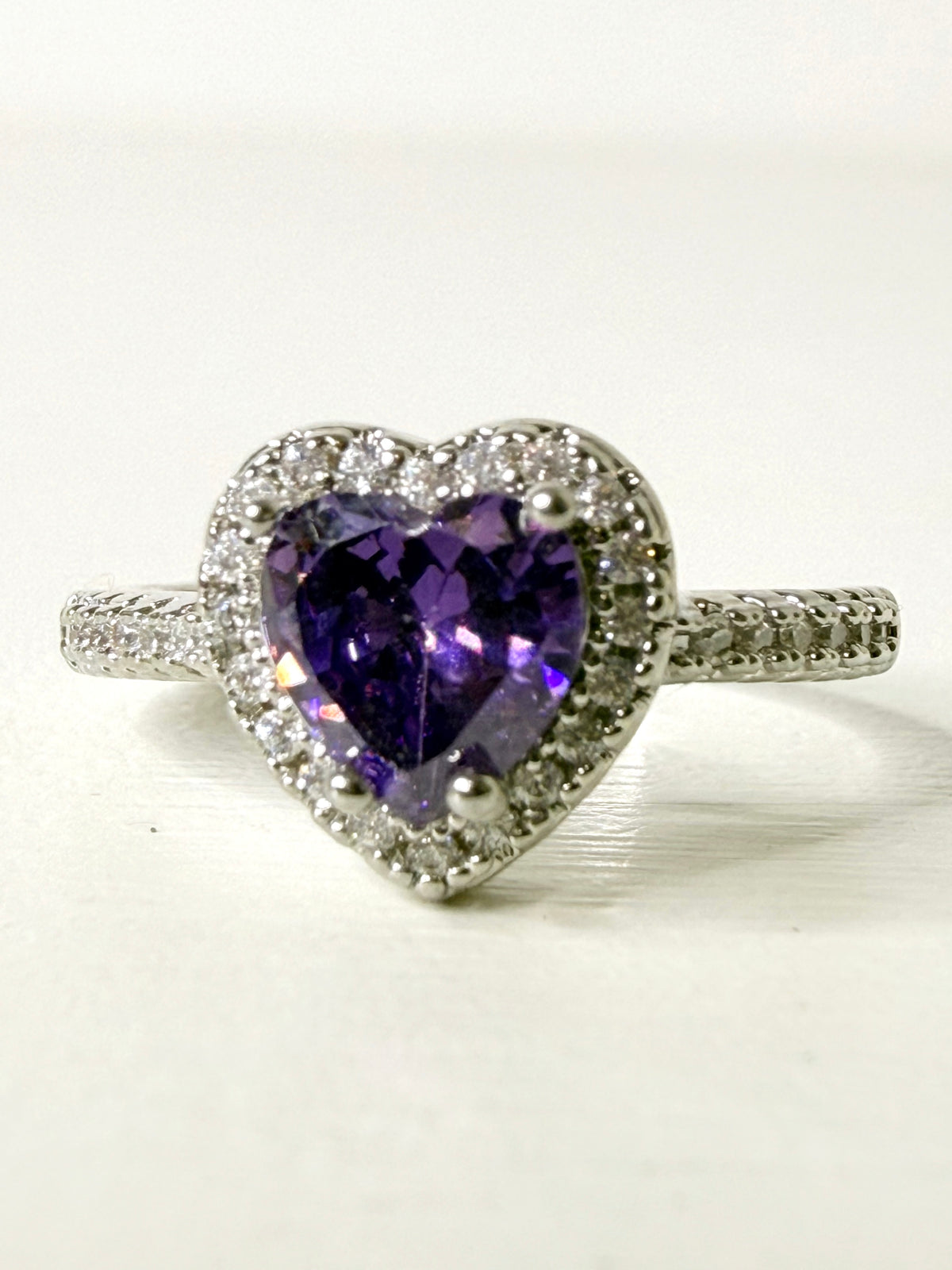Anello cuore colore ametista