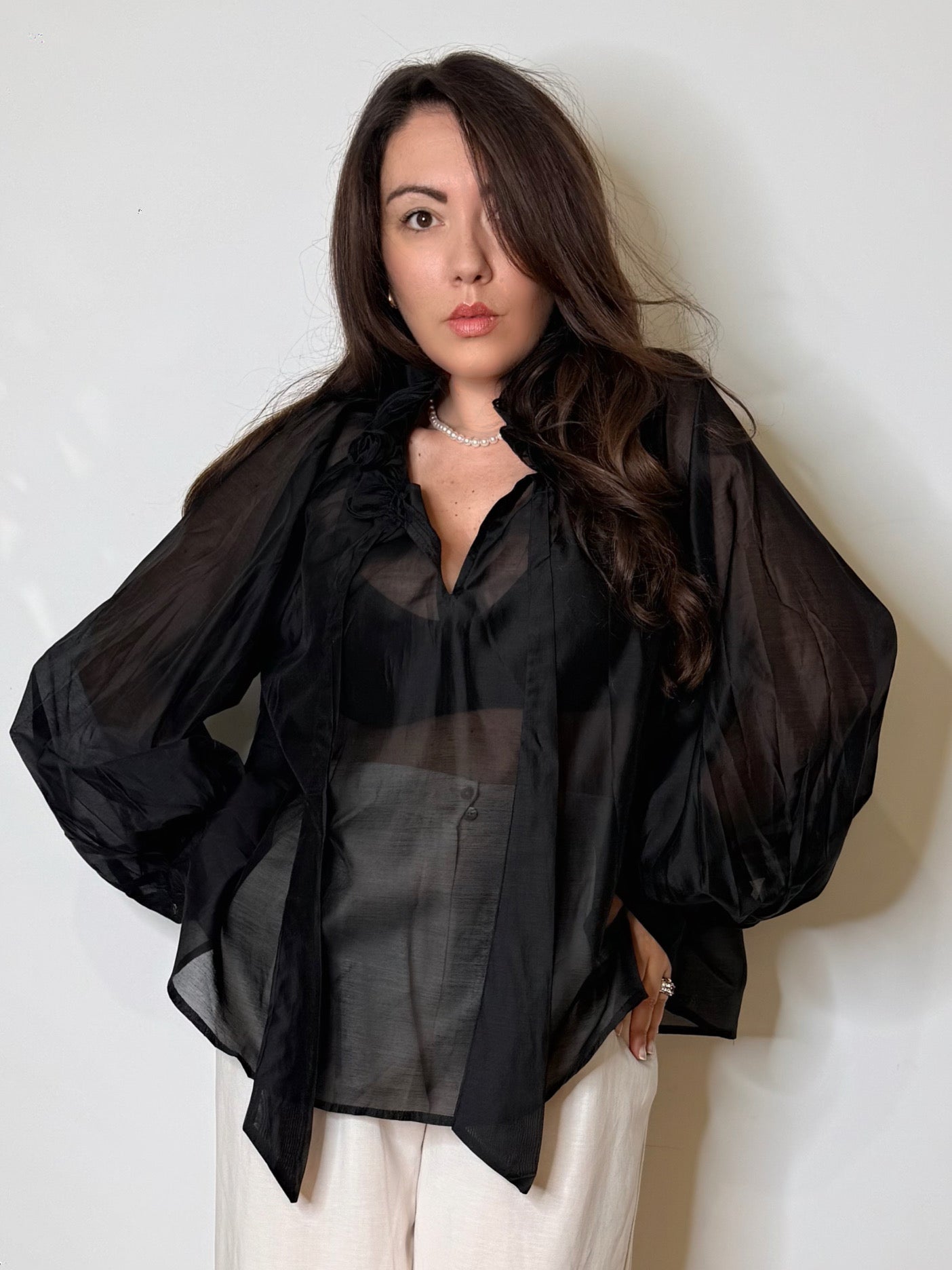 Blusa nera in seta