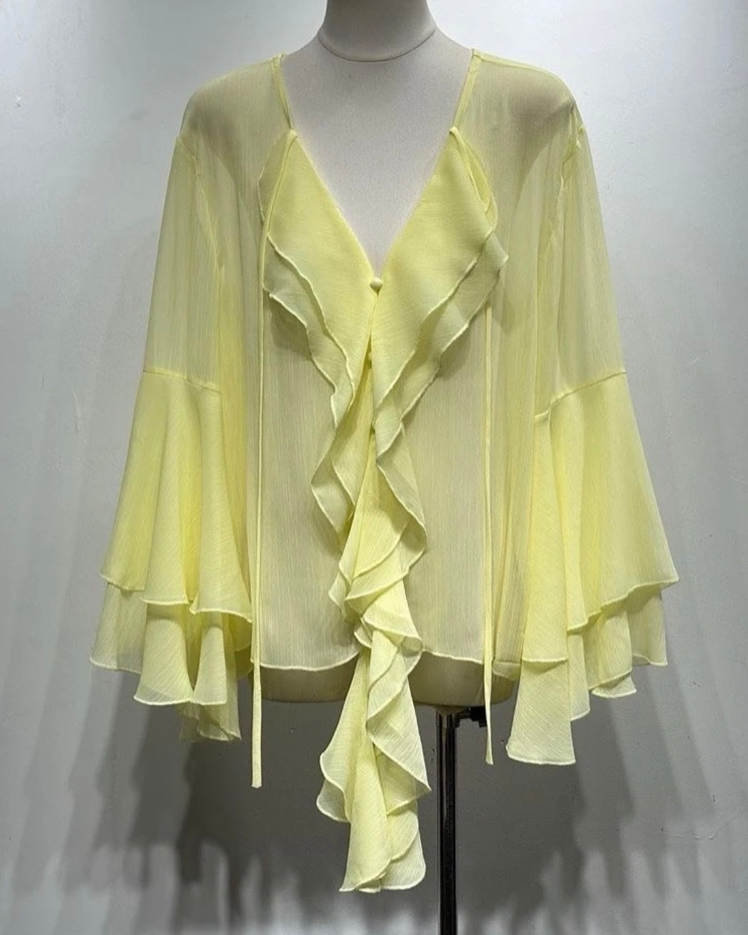 Blusa in georgette con volant