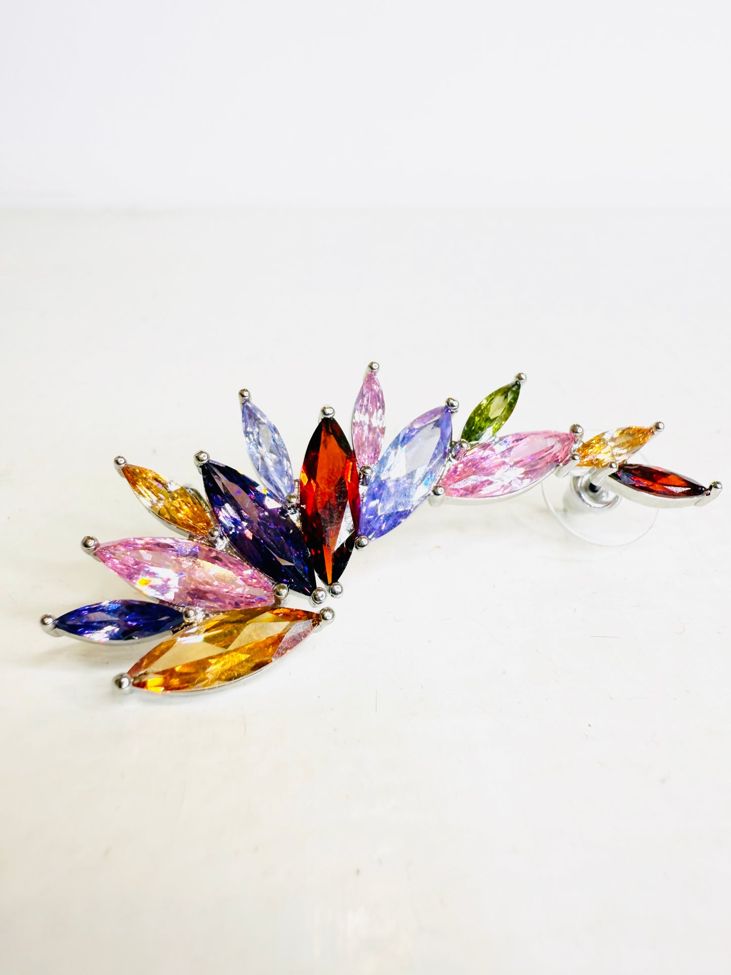 Ear cuff singolo con cristalli colorati